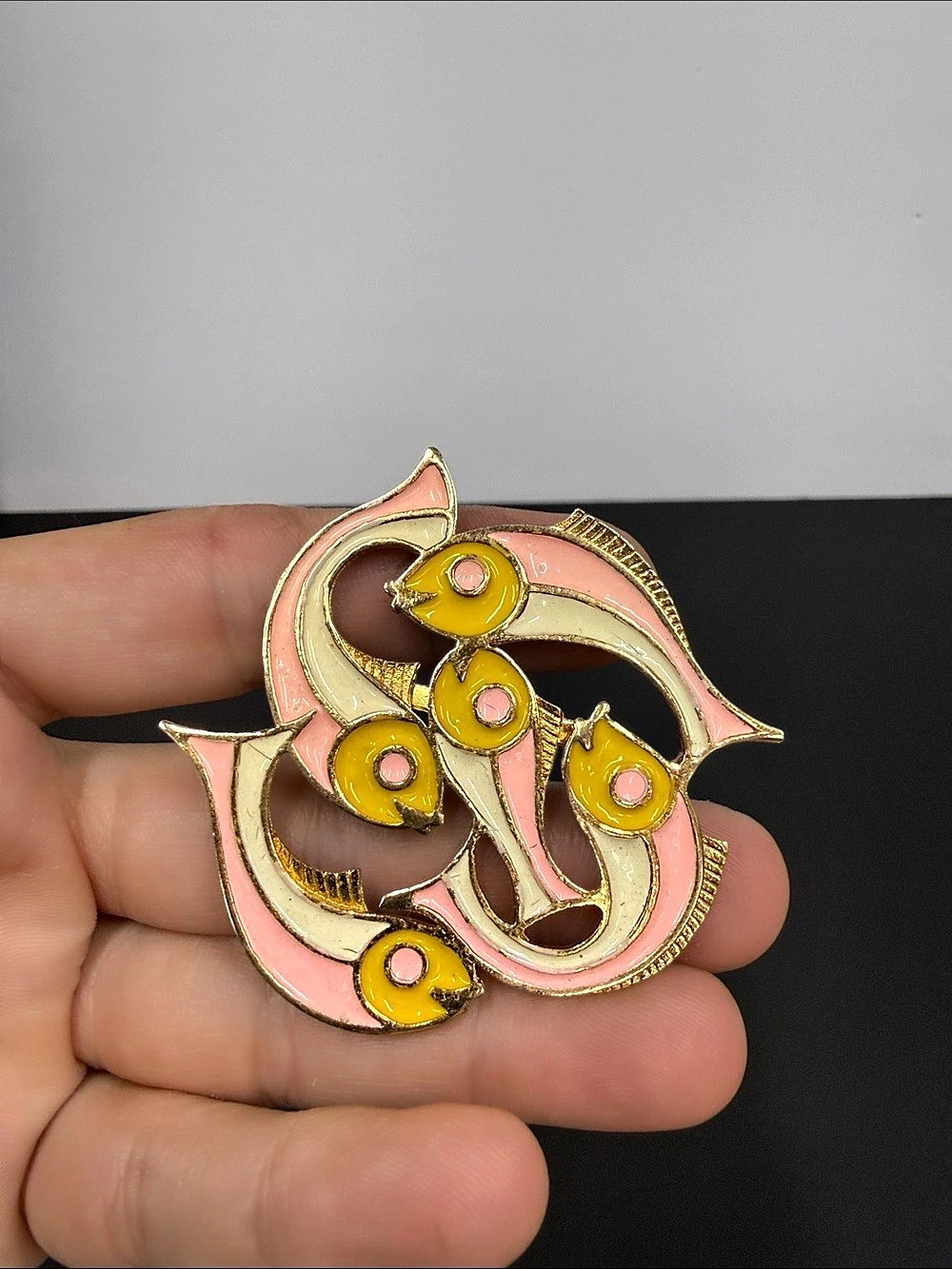 Vintage Gold Tone Enamel School of Fish Brooch Pink Yellow Ivory Mod Pin